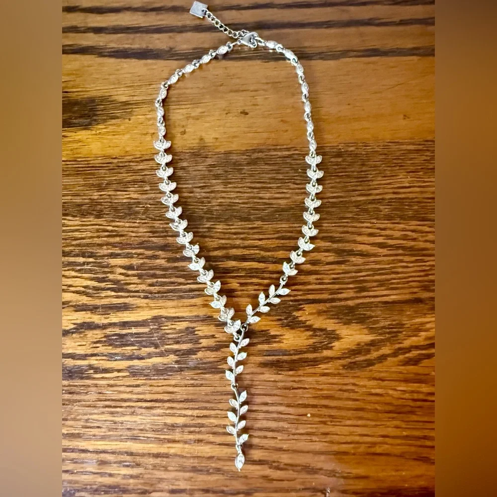 Vintage 90’s Y2K Nine West Rhinestone Silvertone Laurel Leaf Y Necklace
